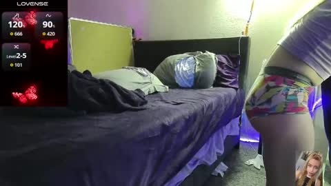 Snapshot of blondiebubblebooty chatting on May 14, 2:29 am Bubbles online show from May 14, 2:29 am