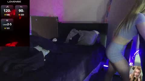 Snapshot of blondiebubblebooty chatting on May 30, 5:59 am Bubbles online show from May 30, 5:59 am