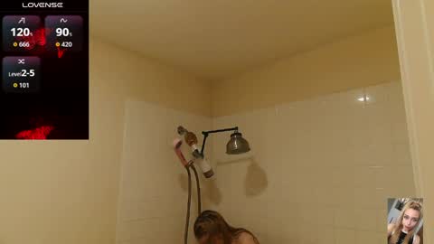 Snapshot of blondiebubblebooty chatting on June 3, 4:37 am Bubbles online show from June 3, 4:37 am