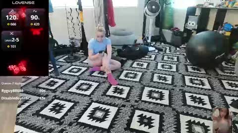Snapshot of blondiebubblebooty chatting on June 5, 8:14 pm Bubbles online show from June 5, 8:14 pm