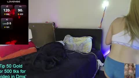 Snapshot of blondiebubblebooty chatting on June 18, 10:14 pm Bubbles online show from June 18, 10:14 pm
