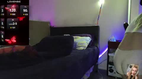 Snapshot of blondiebubblebooty chatting on July 9, 10:47 pm Bubbles online show from July 9, 10:47 pm