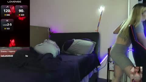 Snapshot of blondiebubblebooty chatting on July 29, 7:12 pm Bubbles online show from July 29, 7:12 pm