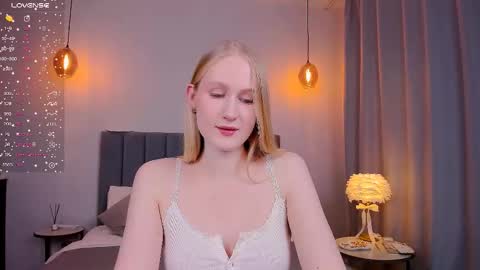 Snapshot of blondiemermaid chatting on February 9, 4:40 pm Mia online show from February 9, 4:40 pm