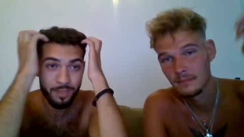 Snapshot of blondiexbrunette chatting on June 25, 9:19 pm Aron X Emrah online show from June 25, 9:19 pm
