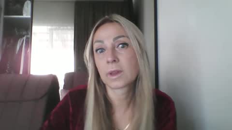 Snapshot of blondkitti chatting on September 10, 7:41 am Iren online show from September 10, 7:41 am