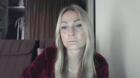 Snapshot of blondkitti chatting on September 11, 6:57 am Iren online show from September 11, 6:57 am