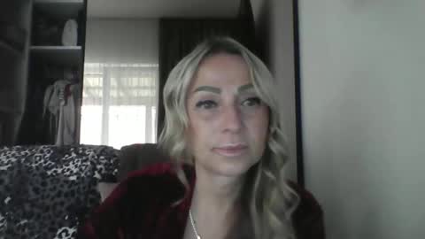 Snapshot of blondkitti chatting on September 13, 9:20 am Iren online show from September 13, 9:20 am