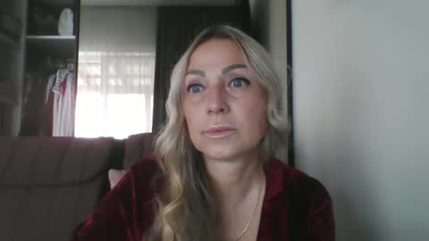 Snapshot of blondkitti chatting on September 16, 7:31 am Iren online show from September 16, 7:31 am