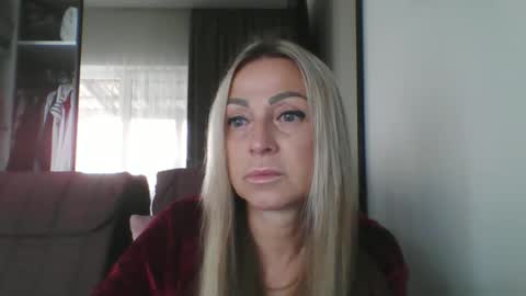 Snapshot of blondkitti chatting on September 17, 7:54 am Iren online show from September 17, 7:54 am