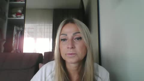 Snapshot of blondkitti chatting on September 26, 9:35 am Iren online show from September 26, 9:35 am