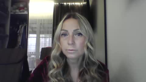 Snapshot of blondkitti chatting on September 30, 7:57 am Iren online show from September 30, 7:57 am