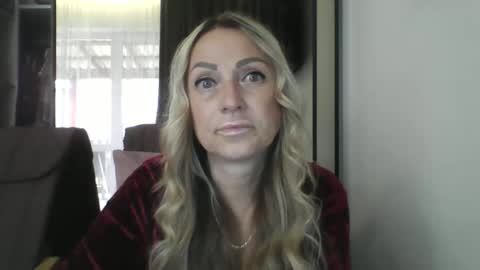 Snapshot of blondkitti chatting on October 7, 8:11 am Iren online show from October 7, 8:11 am