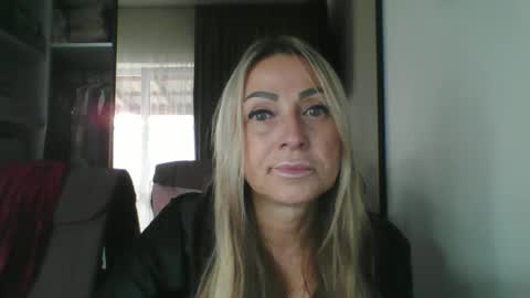 Snapshot of blondkitti chatting on October 12, 9:19 am Iren online show from October 12, 9:19 am