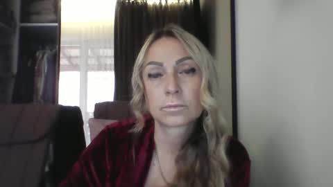 Snapshot of blondkitti chatting on October 14, 8:26 am Iren online show from October 14, 8:26 am