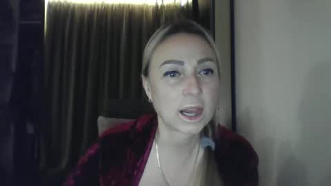 Snapshot of blondkitti chatting on October 18, 6:41 pm Iren online show from October 18, 6:41 pm