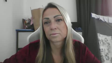 Snapshot of blondkitti chatting on October 23, 8:46 am Iren online show from October 23, 8:46 am