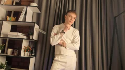 Snapshot of blondvibe chatting on April 13, 9:31 pm Alik online show from April 13, 9:31 pm