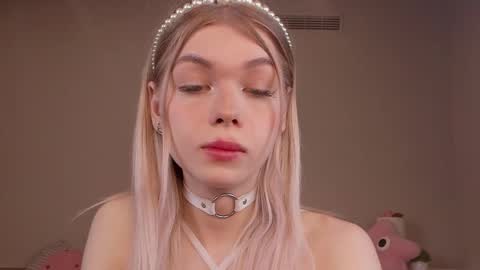 blondy_fina online show from April 21, 4:52 am