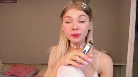 Snapshot of blondy_fina chatting on May 24, 4:28 am blondy_fina online show from May 24, 4:28 am