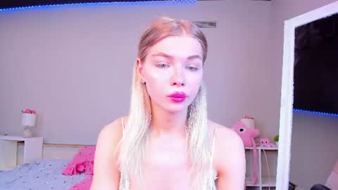 Snapshot of blondy_fina chatting on June 8, 5:41 am blondy_fina online show from June 8, 5:41 am