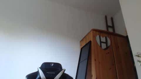 Snapshot of blondyelena chatting on May 5, 6:10 am blondyelena online show from May 5, 6:10 am