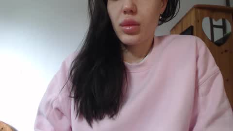 Snapshot of blondyelena chatting on May 17, 6:11 am blondyelena online show from May 17, 6:11 am