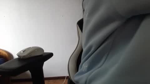 Snapshot of blondyelena chatting on June 1, 5:31 am blondyelena online show from June 1, 5:31 am