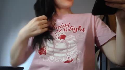 Snapshot of blondyelena chatting on June 16, 6:21 pm blondyelena online show from June 16, 6:21 pm