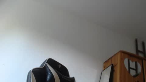 Snapshot of blondyelena chatting on June 18, 5:41 am blondyelena online show from June 18, 5:41 am
