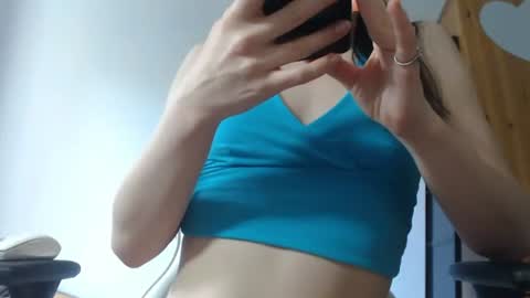 Snapshot of blondyelena chatting on June 23, 6:00 am blondyelena online show from June 23, 6:00 am