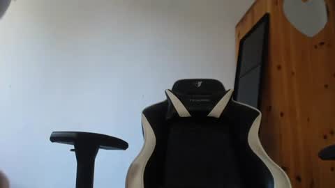 Snapshot of blondyelena chatting on June 26, 6:07 am blondyelena online show from June 26, 6:07 am