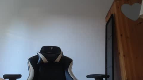 Snapshot of blondyelena chatting on July 29, 5:16 am blondyelena online show from July 29, 5:16 am