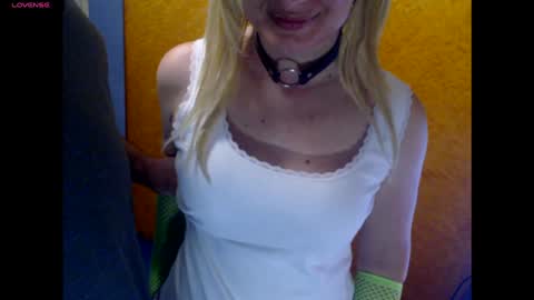 Snapshot of blontsex chatting on December 1, 4:40 pm Blontsex online show from December 1, 4:40 pm