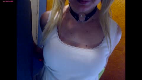 Snapshot of blontsex chatting on December 6, 9:13 pm Blontsex online show from December 6, 9:13 pm