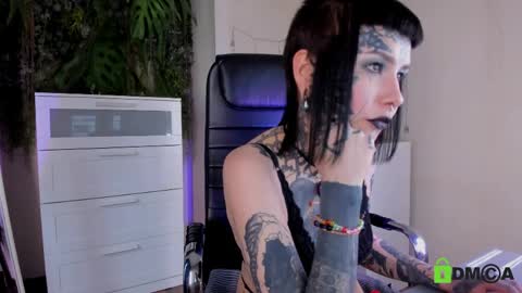 Snapshot of blood__mary chatting on April 6, 4:46 am Mary online show from April 6, 4:46 am