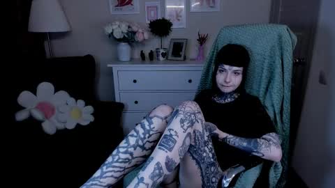 Snapshot of blood__mary chatting on April 23, 12:29 pm Mary online show from April 23, 12:29 pm
