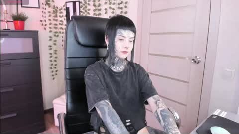 Snapshot of blood__mary chatting on June 3, 11:02 am Mary online show from June 3, 11:02 am