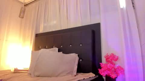 Snapshot of bloom_bbc chatting on November 19, 1:22 pm bloom_bbc online show from November 19, 1:22 pm