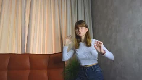 Snapshot of bloomnoir chatting on November 11, 7:19 am BloomNoir online show from November 11, 7:19 am