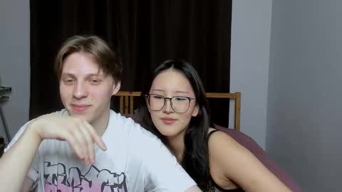 Snapshot of blossomandbee chatting on November 3, 8:21 pm Sasha and Maria online show from November 3, 8:21 pm