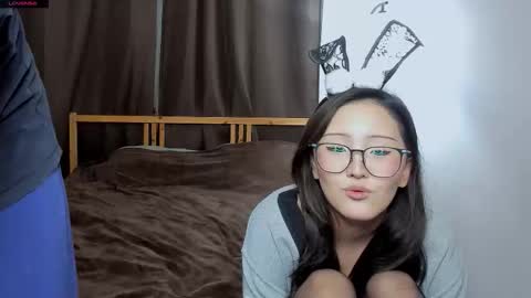 Snapshot of blossomandbee chatting on November 23, 10:31 pm Sasha and Maria online show from November 23, 10:31 pm