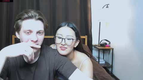 Snapshot of blossomandbee chatting on January 7, 11:29 pm Sasha and Maria online show from January 7, 11:29 pm