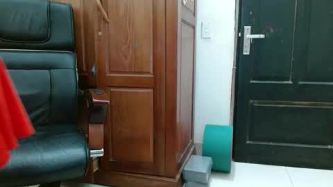 Snapshot of blowy079 chatting on October 4, 8:34 am blowy079 online show from October 4, 8:34 am