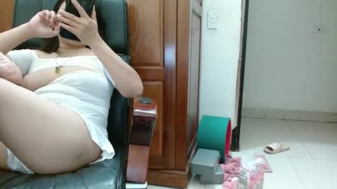 Snapshot of blowy079 chatting on October 14, 1:28 am blowy079 online show from October 14, 1:28 am