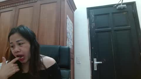 Snapshot of blowy079 chatting on November 1, 1:07 am blowy079 online show from November 1, 1:07 am