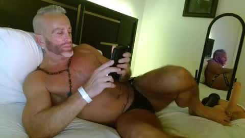 Snapshot of blu4121 chatting on November 4, 4:22 am Wyatt online show from November 4, 4:22 am