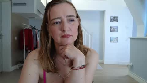 Snapshot of blue_angel_sweet chatting on June 3, 4:04 am blue_angel_sweet online show from June 3, 4:04 am