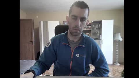 Snapshot of blue_eyed_wolf chatting on December 9, 8:00 am Runaway online show from December 9, 8:00 am