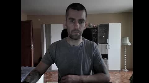 Snapshot of blue_eyed_wolf chatting on December 11, 11:08 am Runaway online show from December 11, 11:08 am